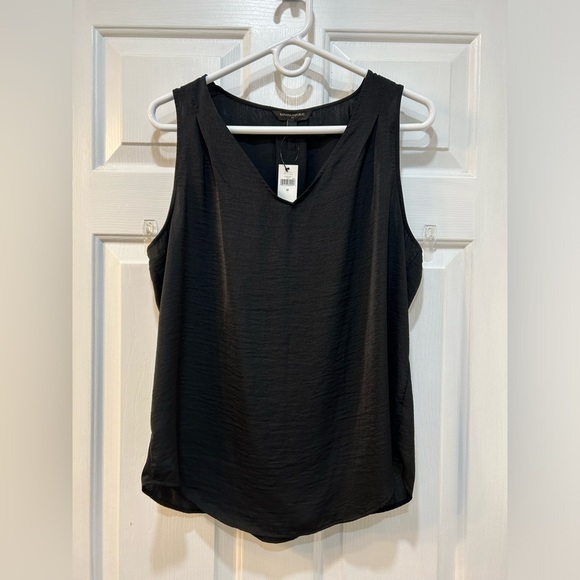 NWT Black Sleeveless Chiffon Blouse V-Neck Pullover Preppy Nightlife Witchy Sz M - Picture 1 of 7
